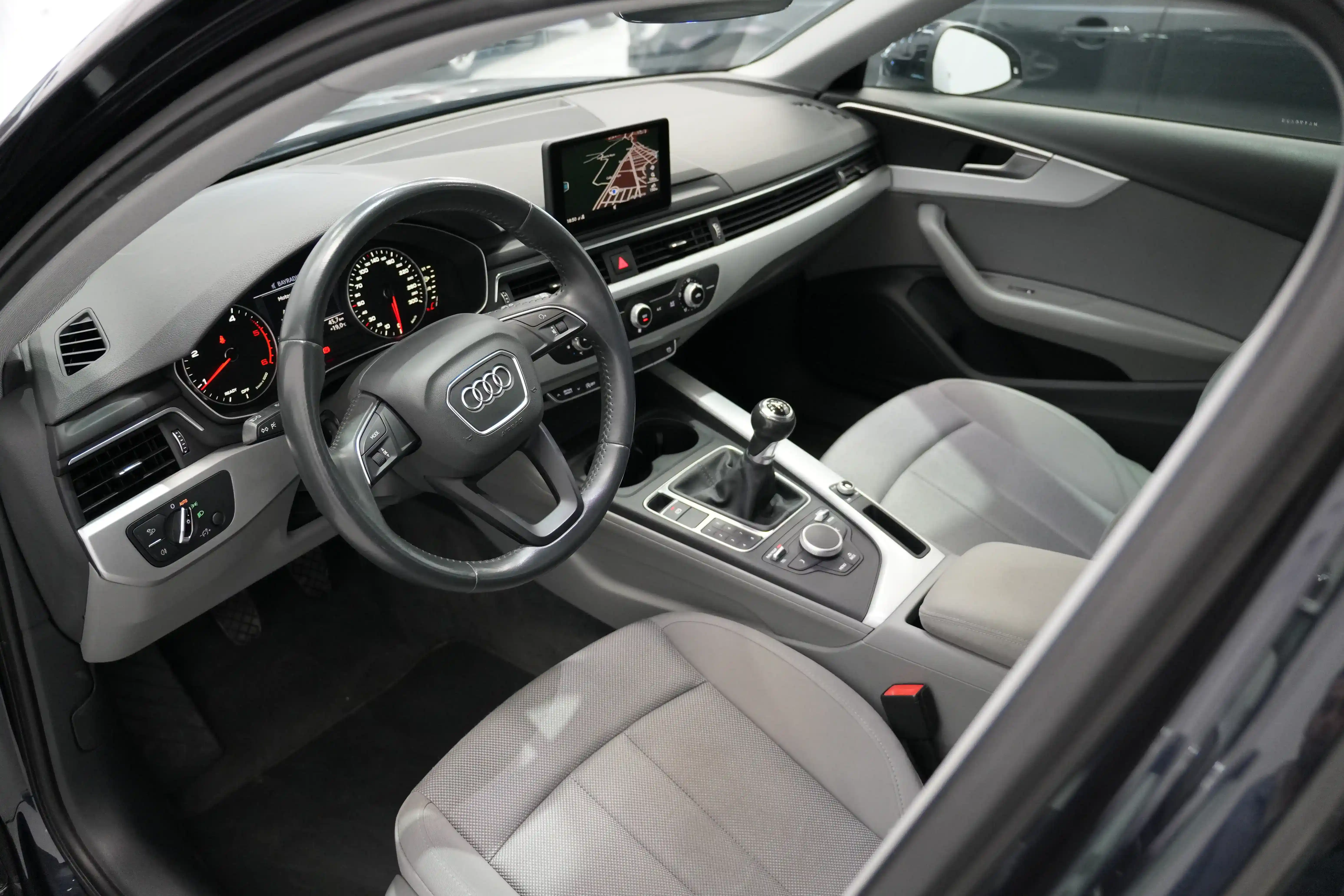 Audi A4 AVANT 2.0 DIESEL - foto 6