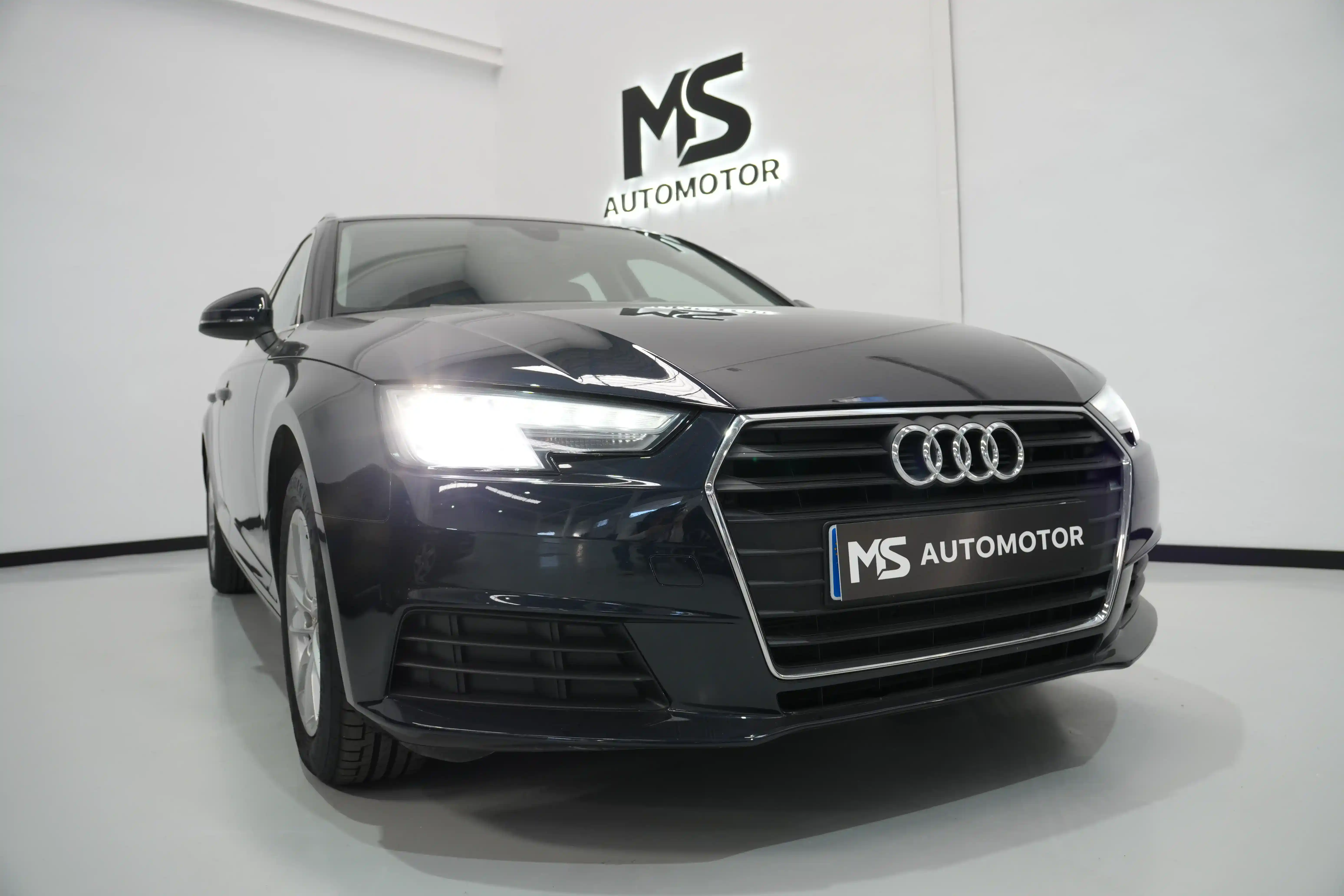 Audi A4 AVANT 2.0 DIESEL - foto 5
