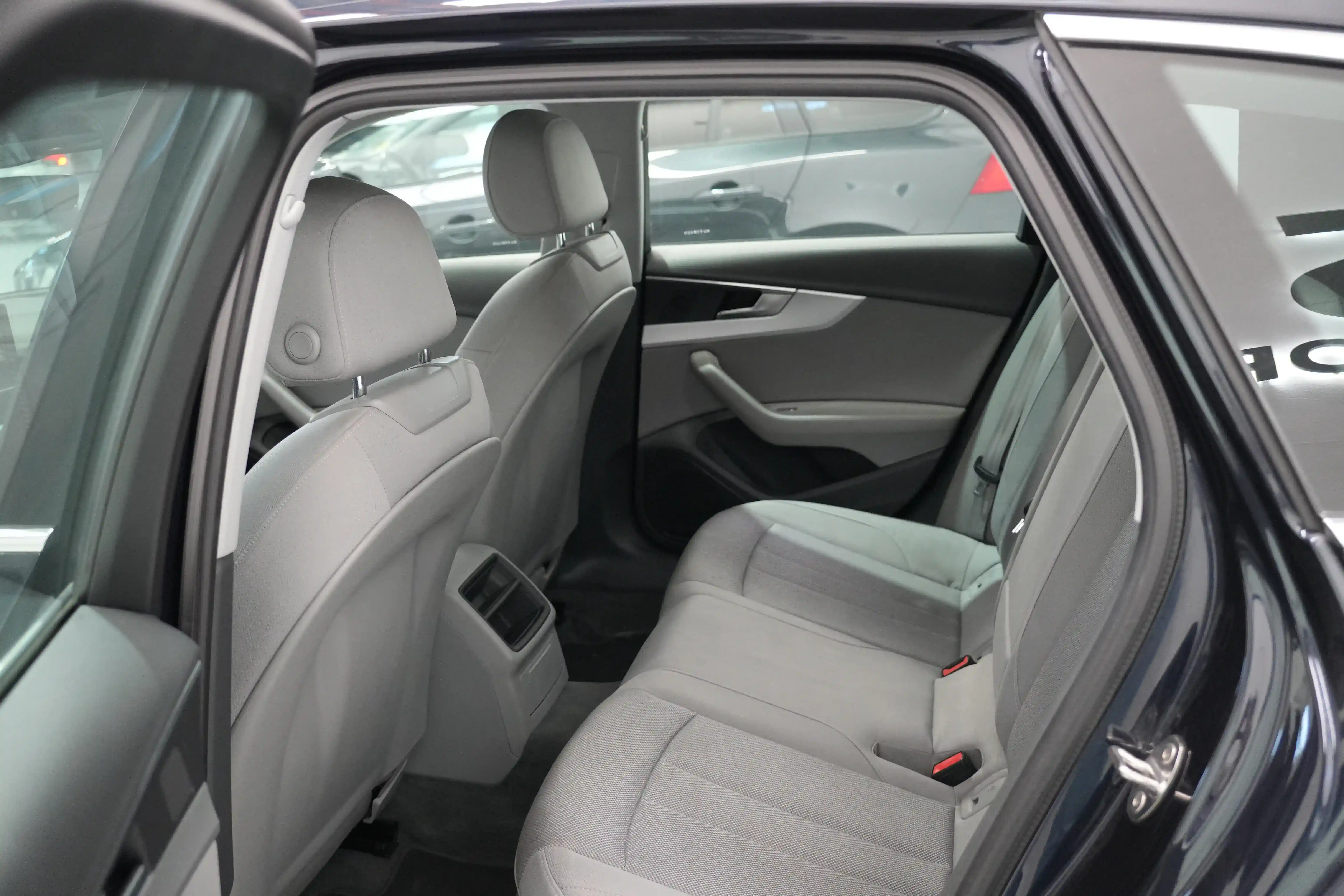 Audi A4 AVANT 2.0 DIESEL - foto 9