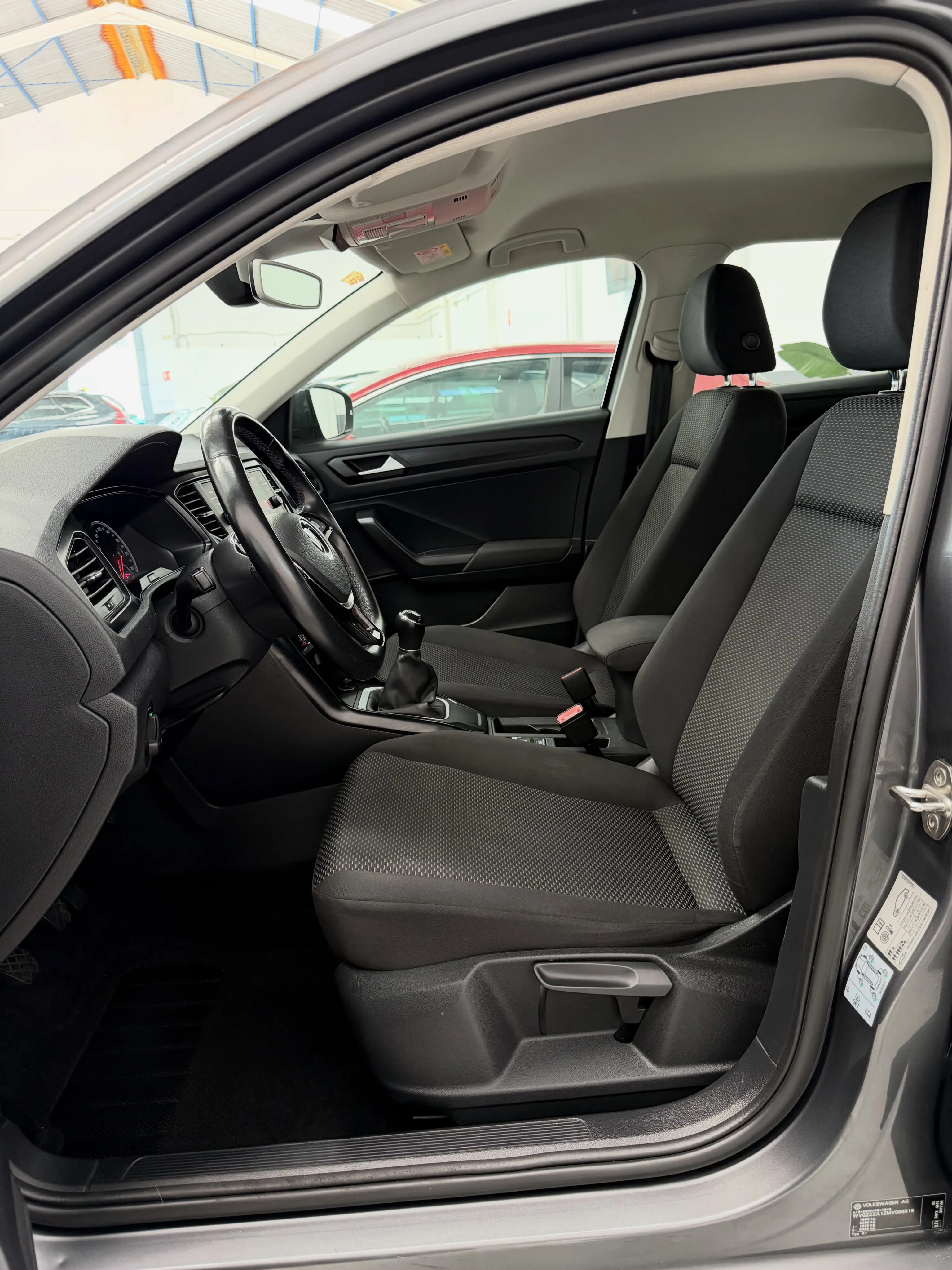 Volkswagen T-ROC 1.6 TDI / DIESEL - foto 8