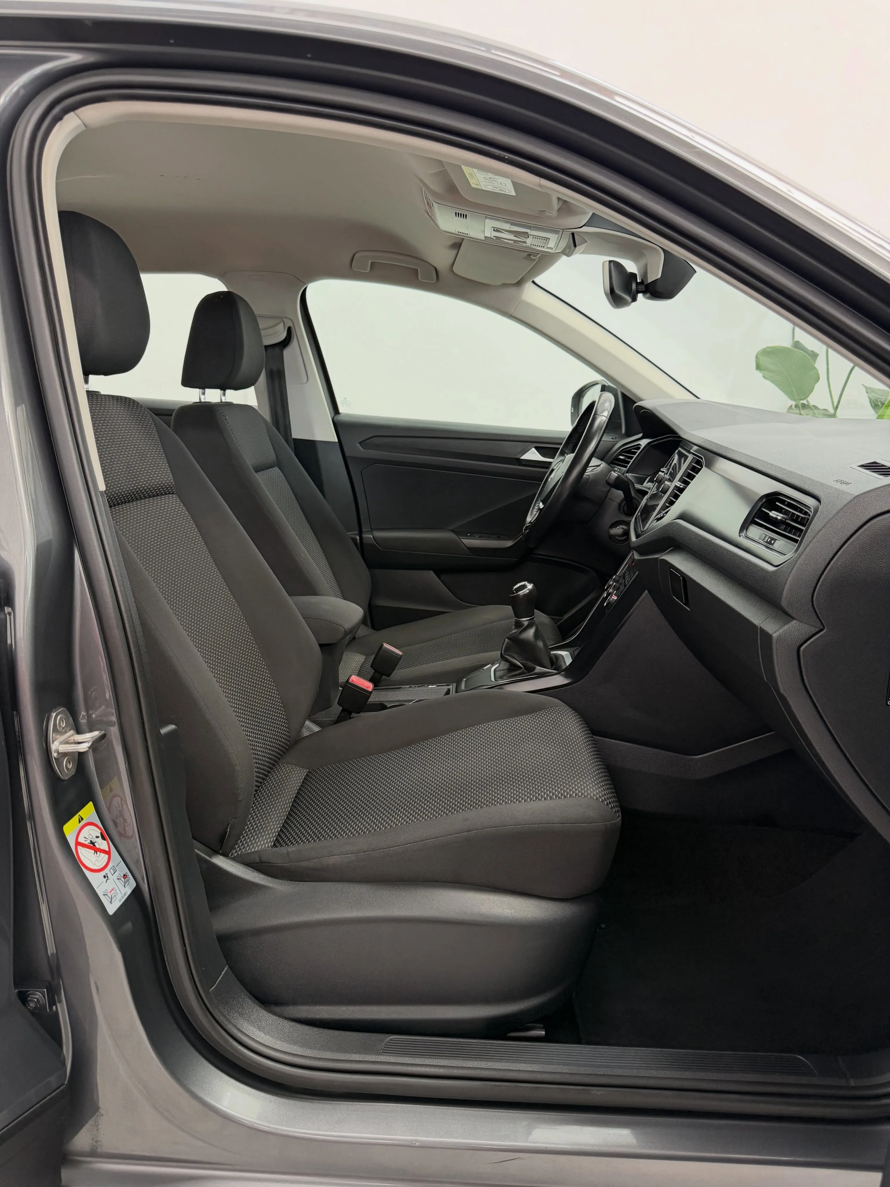 Volkswagen T-ROC 1.6 TDI / DIESEL - foto 9