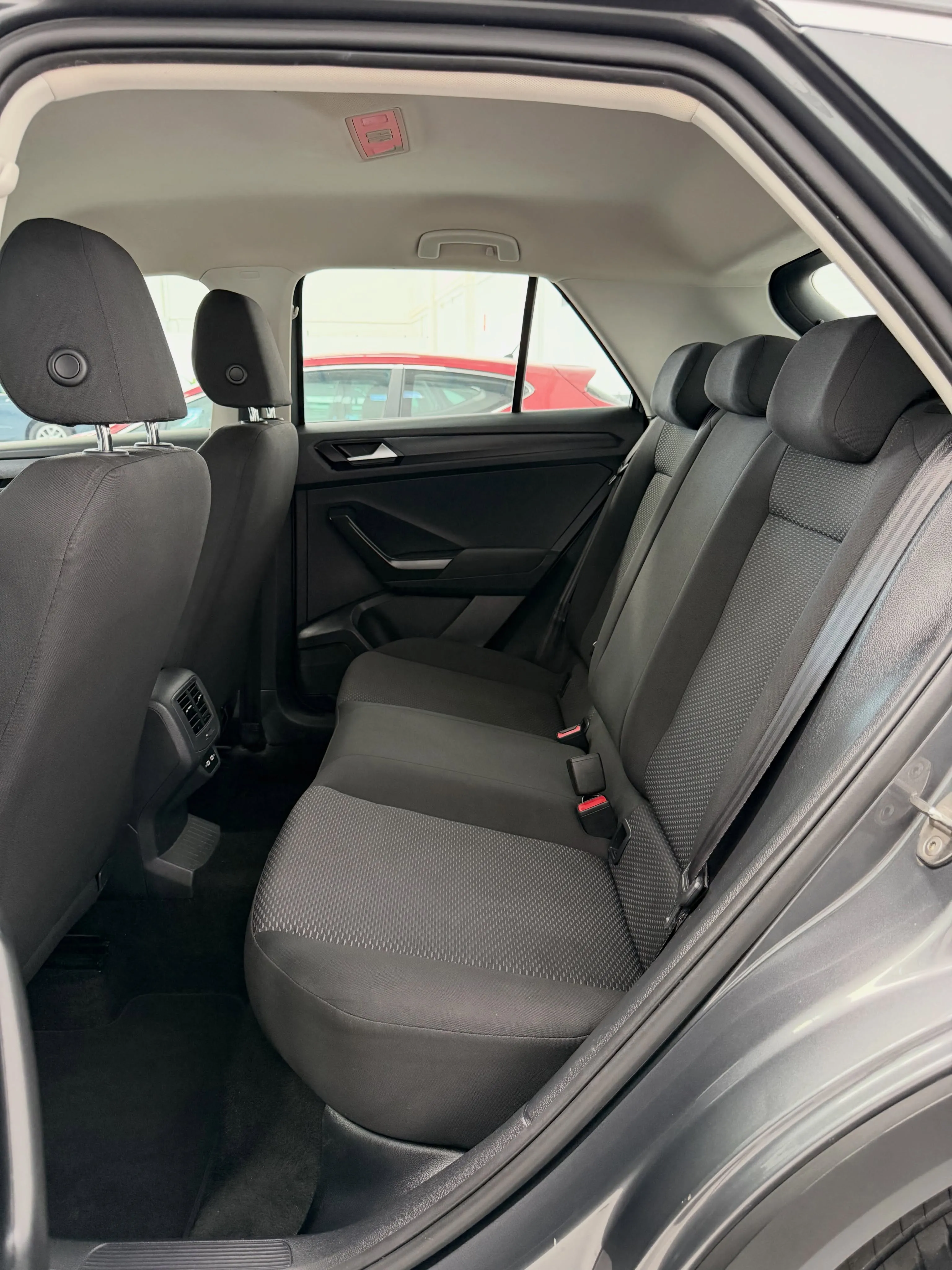 Volkswagen T-ROC 1.6 TDI / DIESEL - foto 19