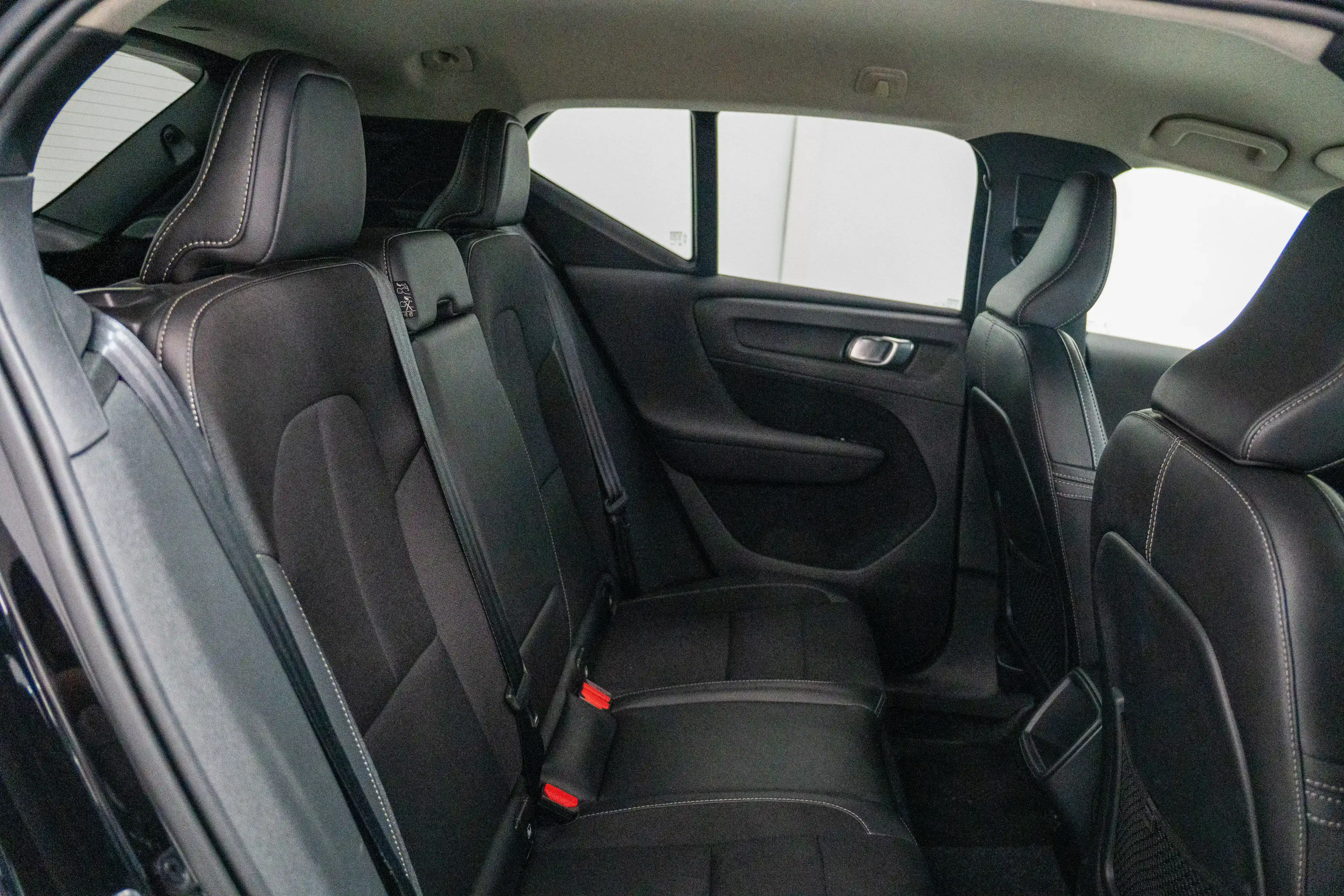 Volvo XC40 2.0 DIESEL - foto 6