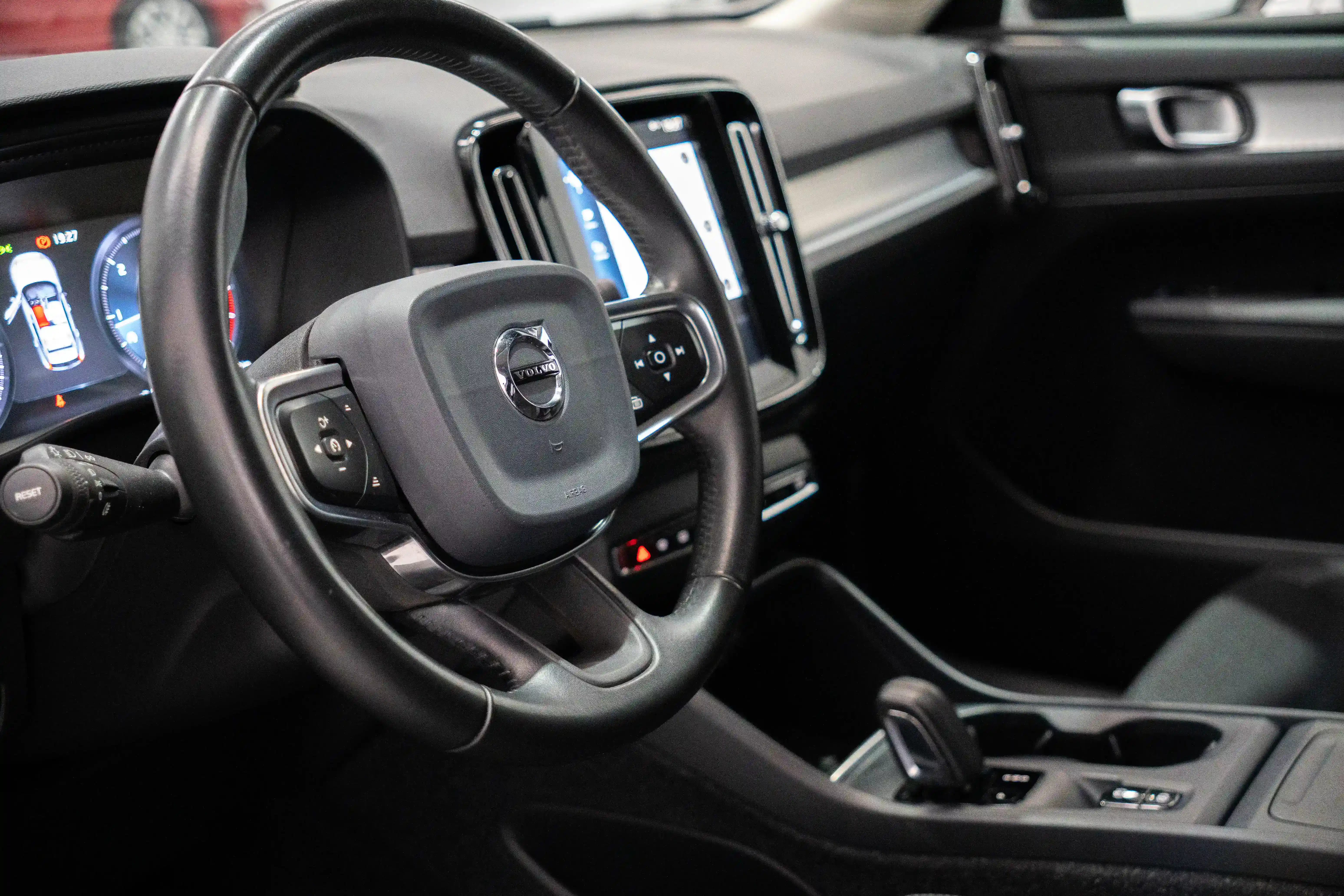 Volvo XC40 2.0 DIESEL - foto 10