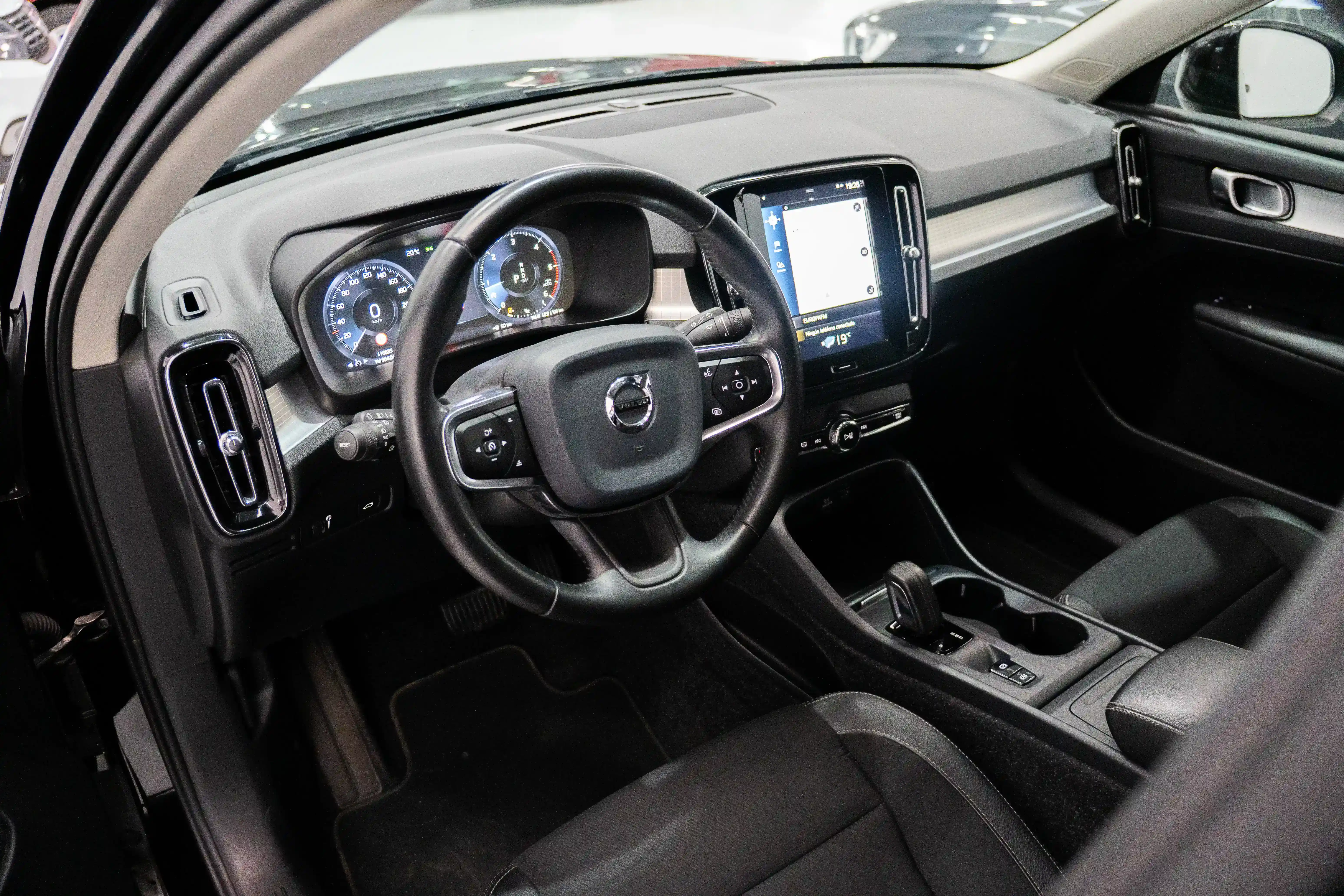Volvo XC40 2.0 DIESEL - foto 11