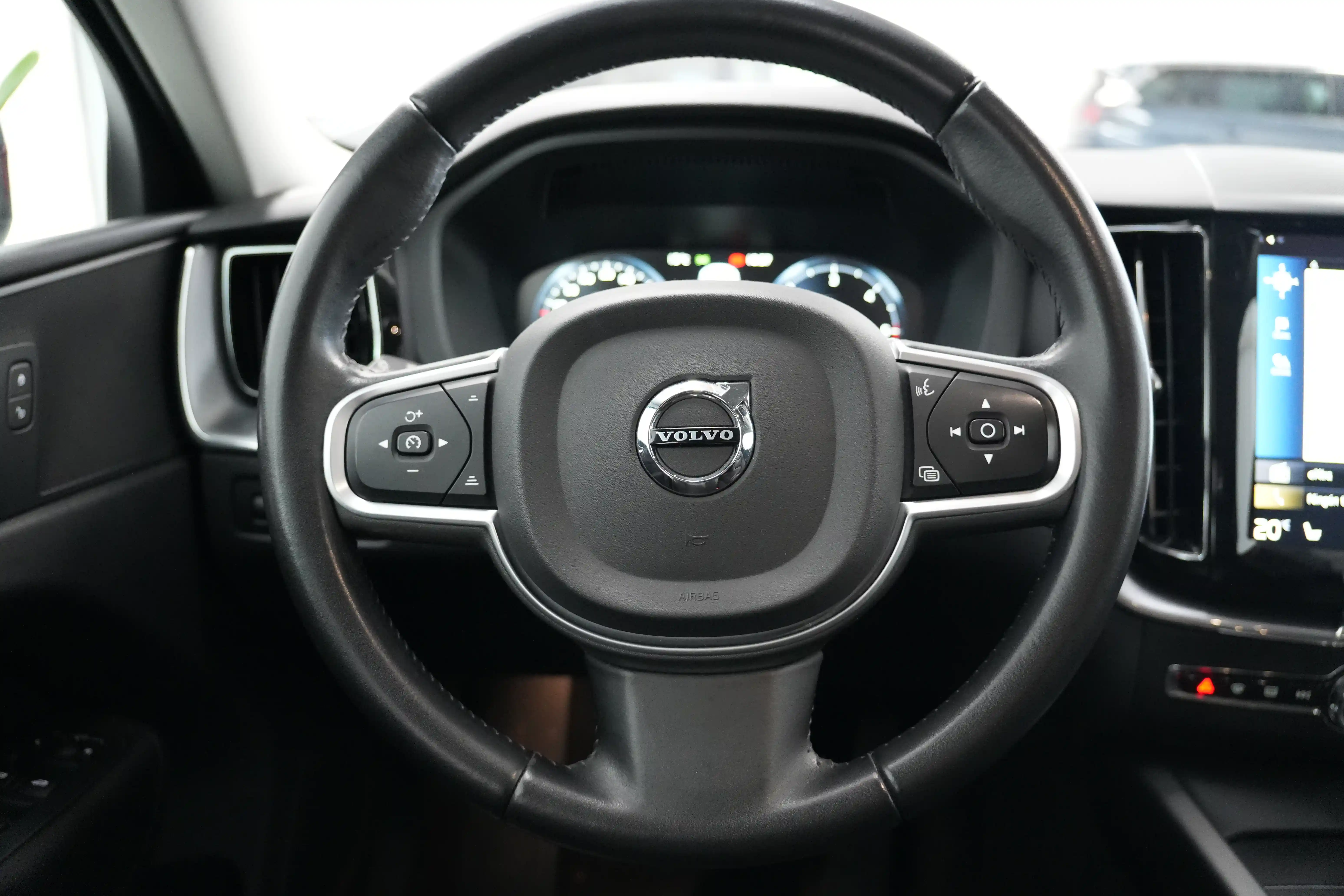 Volvo XC60 D4 2.0 Diesel - foto 10